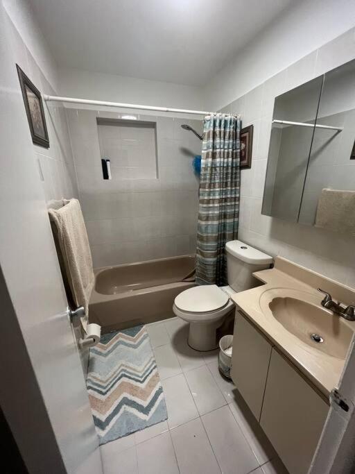 Cheerful 3-Bedroom Home, Free Parking On Premises Miami Gardens Exterior photo