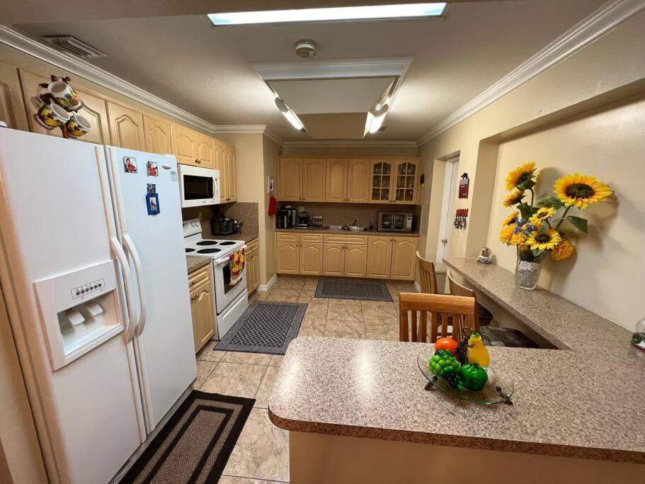 Cheerful 3-Bedroom Home, Free Parking On Premises Miami Gardens Exterior photo